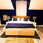 Betty's Apartment- Metres From Train Station * Harrogate
