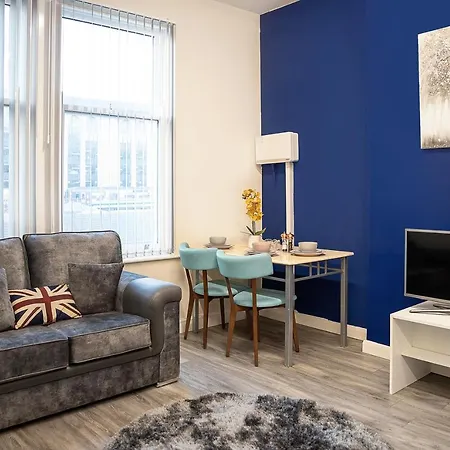 Betty's Apartment- Metres From Train Station Apartment