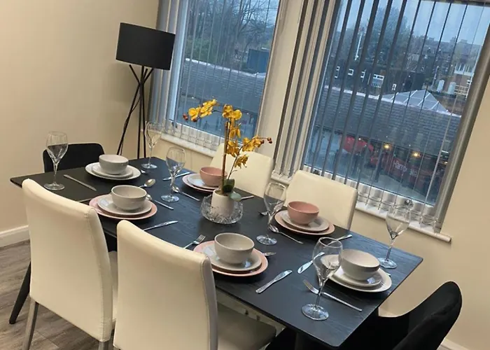 Apartment Betty's Apartment- Metres From Train Station *