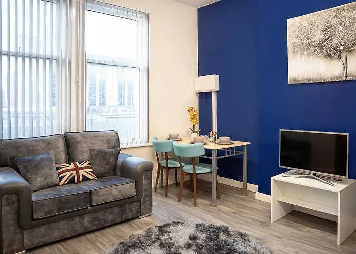 Betty's Apartment- Metres From Train Station Apartment