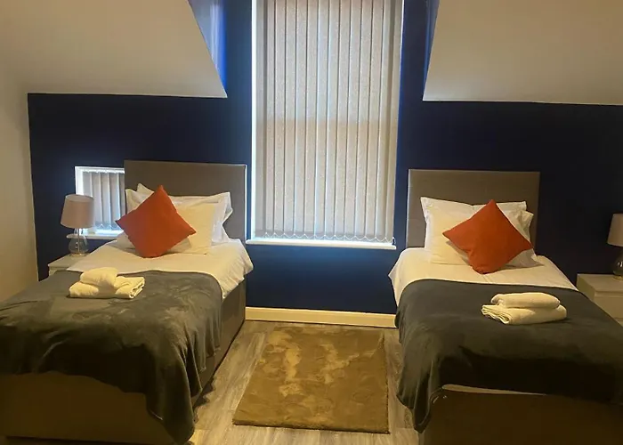 Betty's Apartment- Metres From Train Station Apartment