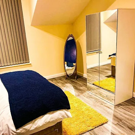 Betty's Apartment- Metres From Train Station Харрогейт