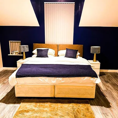 Betty's Apartment- Metres From Train Station * Harrogate