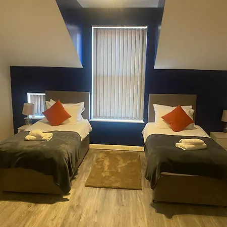 Betty's Apartment- Metres From Train Station Апартаменты